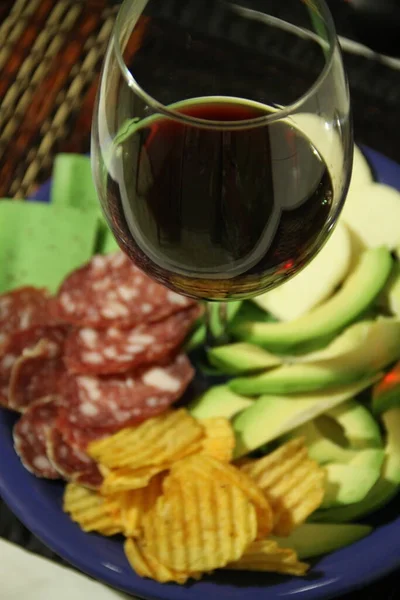 Червоне Вино Авокадо Зелений Сир — стокове фото