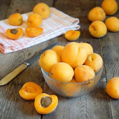 bir kase içinde kayısı