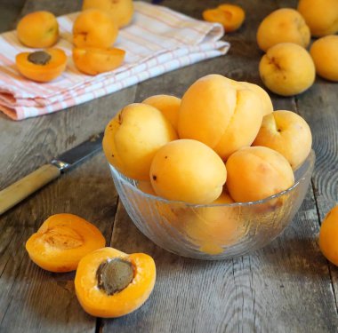 bir kase içinde kayısı