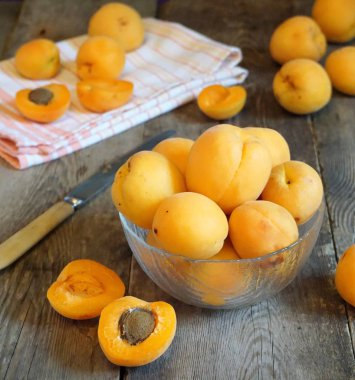 bir kase içinde kayısı