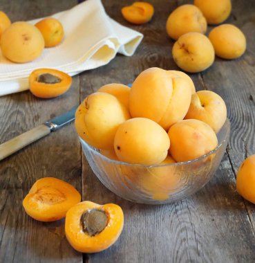 bir kase içinde kayısı