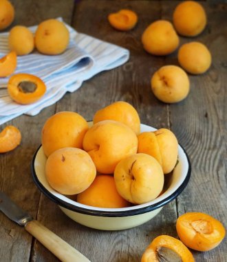 bir kase içinde kayısı