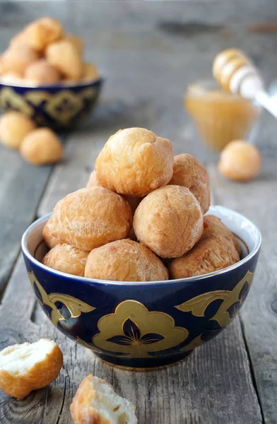 Baursaks - geleneksel kazak çanak