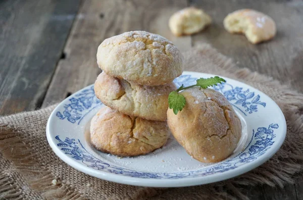 Citroen Cookies Met Poedersuiker Een Plaat — Stockfoto