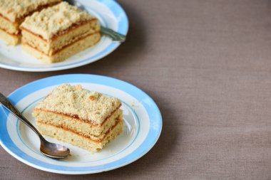 Tavada reçelli çörek.                               