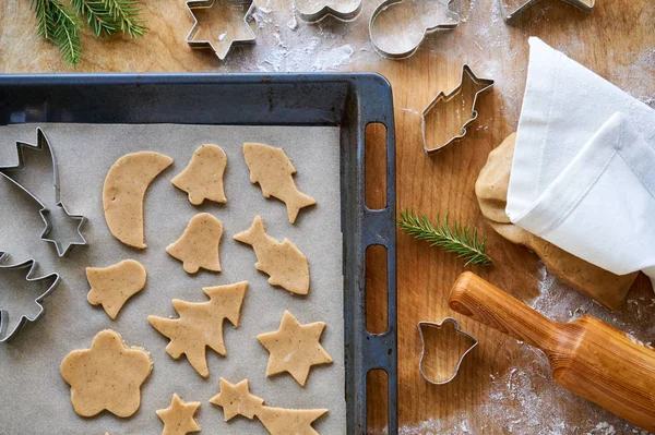 Biscoitos Crus Gengibre Natal Uma Assadeira — Fotografia de Stock
