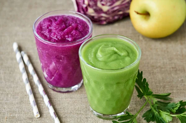 Green Purple Vegetable Smoothies Glasses — Stock Photo, Image