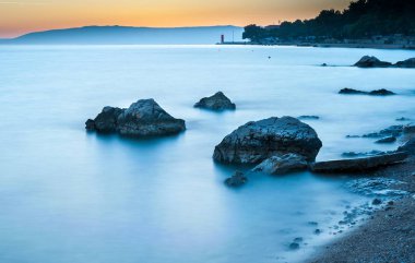 Günbatımı Cres yılında deniz feneri ile