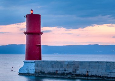 Cres (Hırvatistan kırmızı deniz feneri)