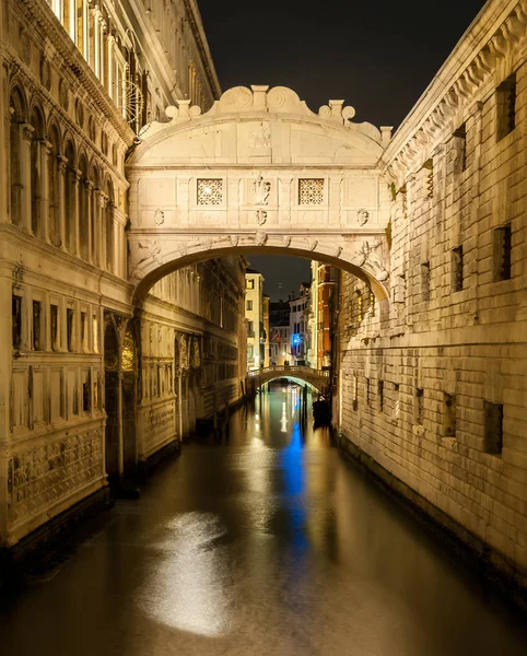 Ponte dei Sospiri de noche — Foto de Stock