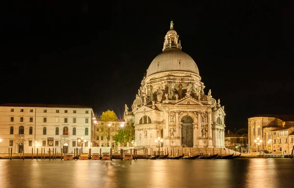 Santa Maria della Salute en Venecia de noche — Foto de Stock