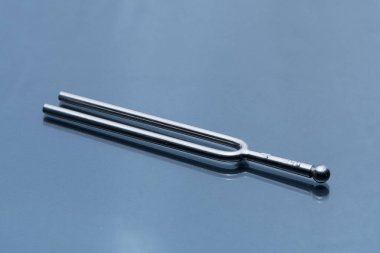 Tuning üzerinde yansıtıcı bir underground yalan çatal