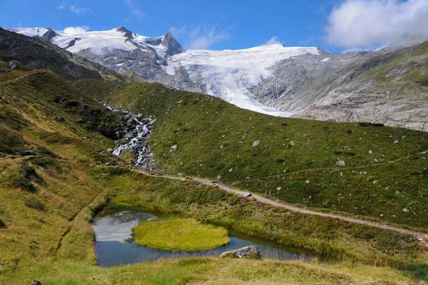 小池塘和冰川的奥地利阿尔卑斯山 (Grossvenediger) — 图库照片