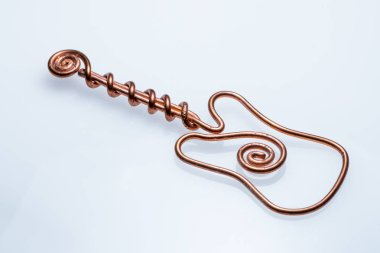 Bir küçük el sanatları gitar bakır tel