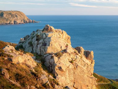 Günbatımı Auderville Normandiya Fransa deniz kenarında