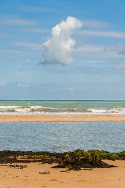 Nubes interesantes en la playa de Omaha en Normandía Francia —  Fotos de Stock