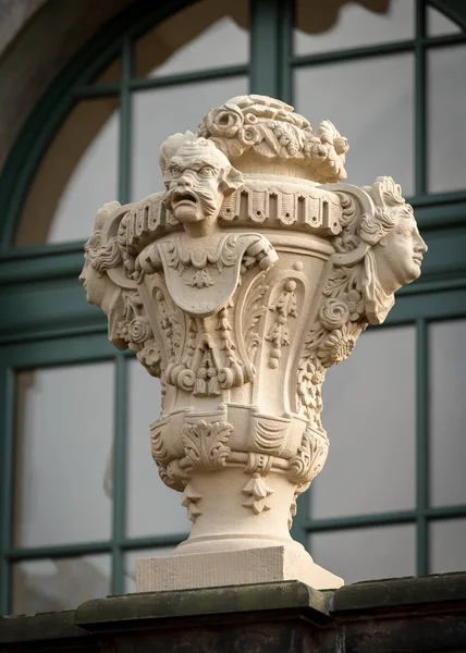 Estatua en el parque de Zwinger en Dresde Alemania — Foto de Stock