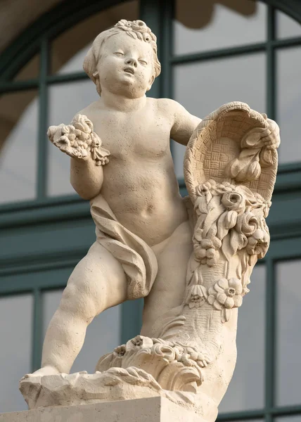 Estátua no parque de Zwinger em Dresden Alemanha — Fotografia de Stock