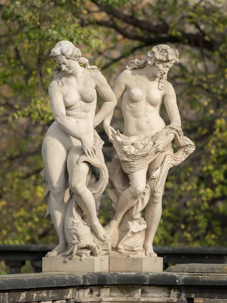 Staty i parken av Zwinger i Dresden Tyskland — Stockfoto