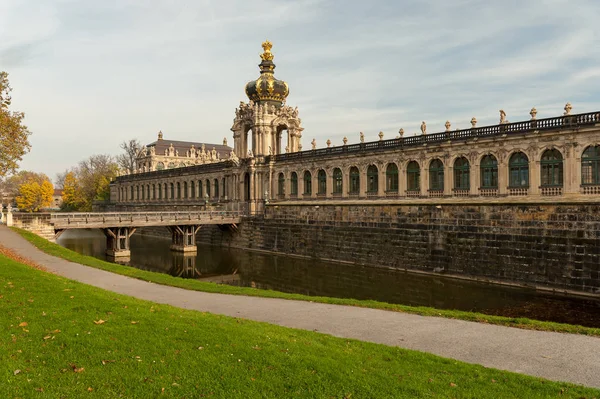 Kronentor de Zwinger en Dresde Alemania en otoño — Foto de Stock