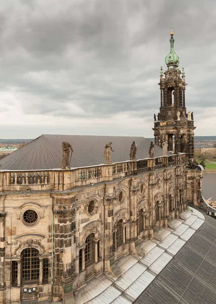 Cattedrale e Elba a Dresda in una giornata nuvolosa in autunno — Foto Stock