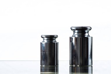 İki metal ağırlık ölçekler ağırlığında ayarlama