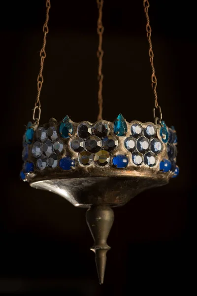 Lanterne antique en métal et verre coloré — Photo