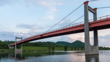 Turuncu köprü (Jedleseer Steg) üzerinden Neue Donau Viyana Avusturya