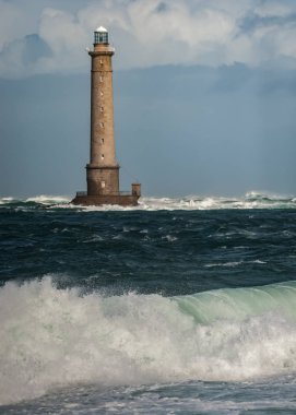 Fırtınalı bir günde yaz aylarında Phare du cap de la Hague, Fransa Normandy