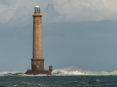 Fırtınalı bir günde yaz aylarında Phare du cap de la Hague, Fransa Normandy