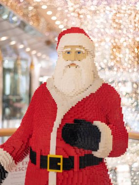 Statue of Santa Claus in a shopping mall