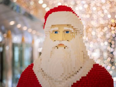 Statue of Santa Claus in a shopping mall