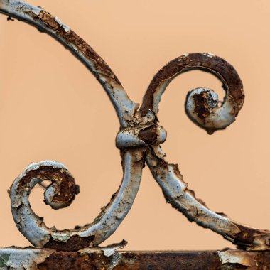 Bir eski paslı demir kapısı ayrıntılarını