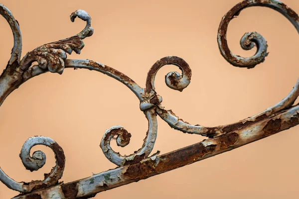 Detalles de una vieja puerta de hierro oxidado —  Fotos de Stock