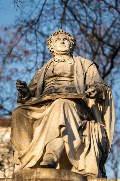 Monument of Franz Schubert in Vienna Stadtpark in winter — Stock Photo, Image