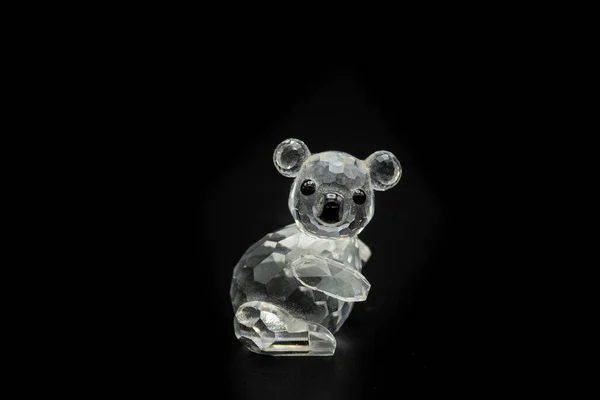 Figurine d'un ours en verre — Photo