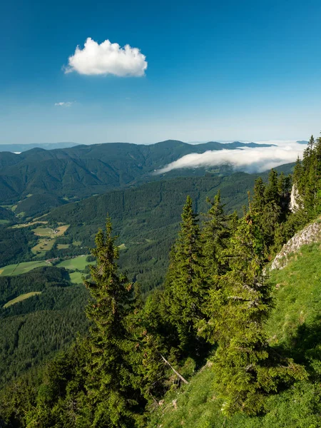 Vistas panorámicas desde las montañas Rax en una mañana soleada en verano —  Fotos de Stock