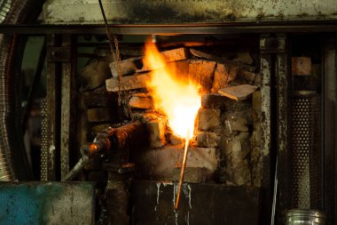 Cam fabrikasında yangın çıkmış.