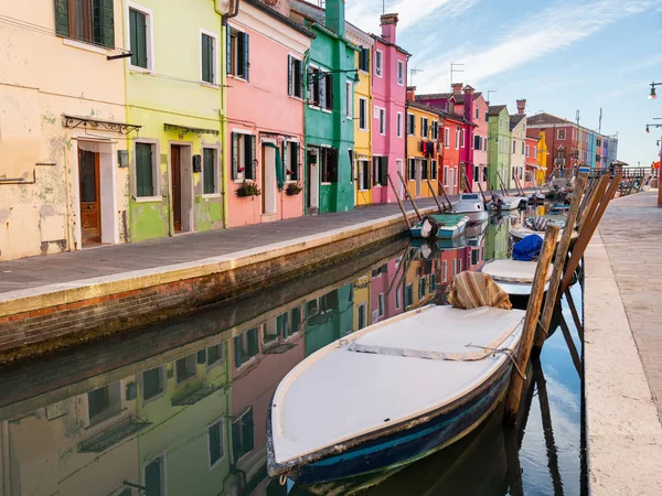 Venetië Italië 2020 Kanaal Met Boten Burano Venetië Italië Winter — Stockfoto