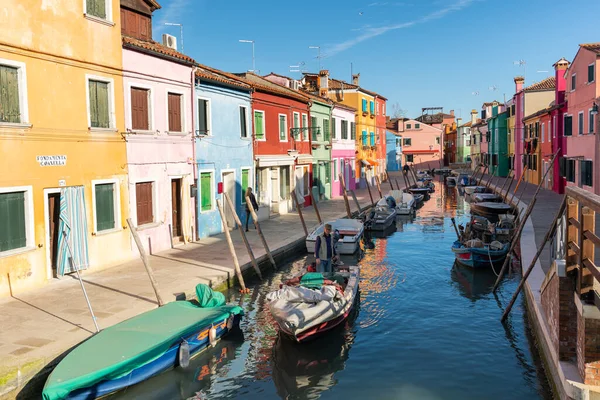 Venetië Italië 2020 Kanaal Met Boten Burano Venetië Italië Winter — Stockfoto