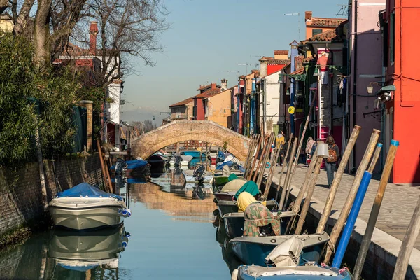 Venedik Talya 2020 Burano Venedik Talya Kışın Tekneli Kanal — Stok fotoğraf