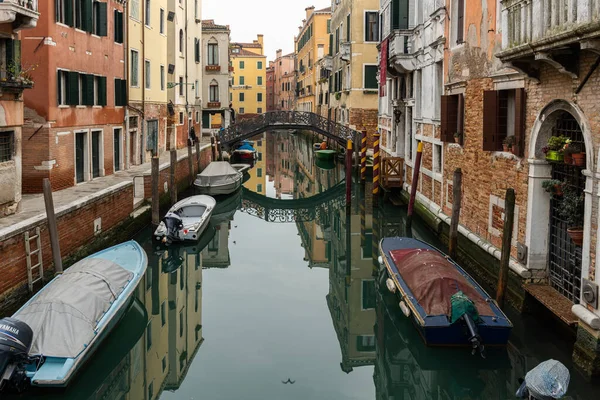 Kanal Mit Booten Venedig Italien Winter — Stockfoto