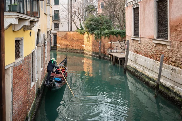 Venecia Italia 2020 Canal Con Góndola Venecia Italia Invierno — Foto de Stock