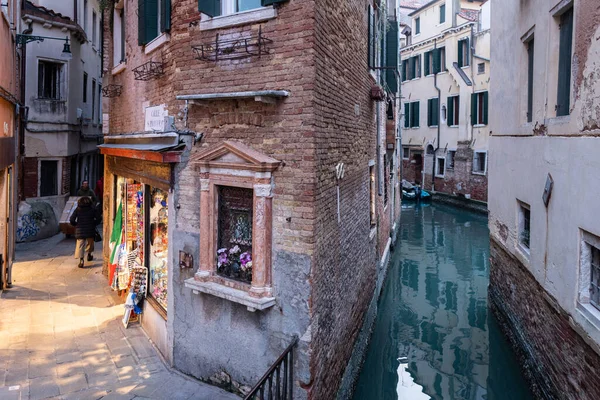 Venedik Talya 2020 Venedik Kanal Küçük Cadde Talya Kışın — Stok fotoğraf