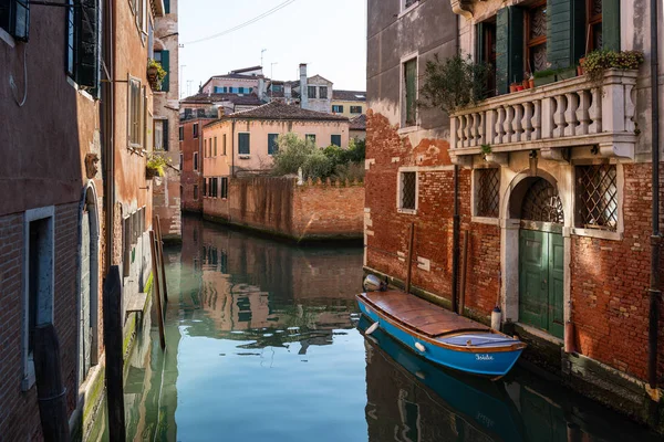 Kışın Venedik Talya Tekneli Kanal — Stok fotoğraf