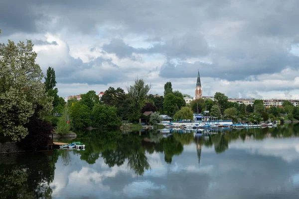 Vienna Austria 2019 River Alte Donau Boats Church Cloudy Day — ストック写真