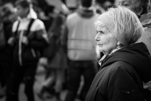 Vienna Austria 2019 Old Woman Watching Earth Strike Demonstration Sidewalk — Stockfoto