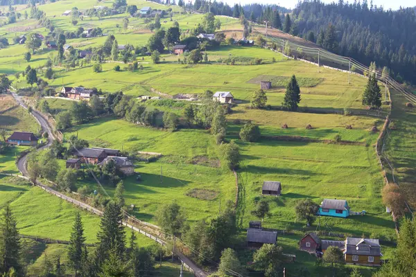 Dorf auf dem Hügel — Stockfoto