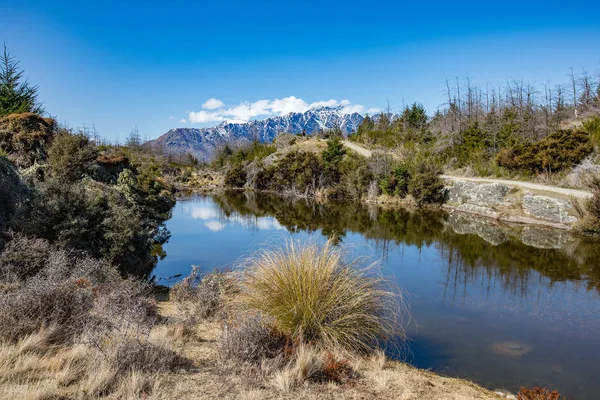 Małe jeziora na szczycie wzgórza Queenstown, Queenstown, Południowa wyspa, Nowa Zelandia — Zdjęcie stockowe