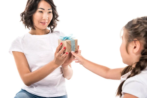 Mother and daughter with gift box — Stock Photo, Image